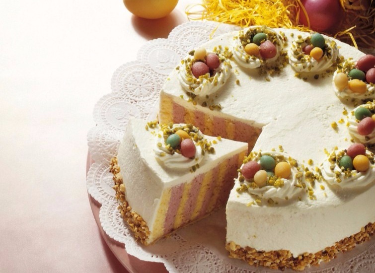 tort cu fructe de padure