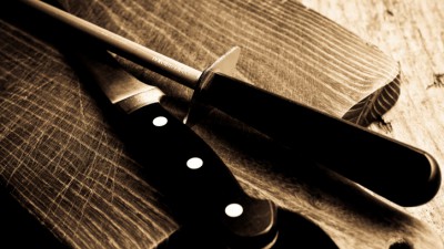 Cum să ascuți un cuțit fără instrumente speciale