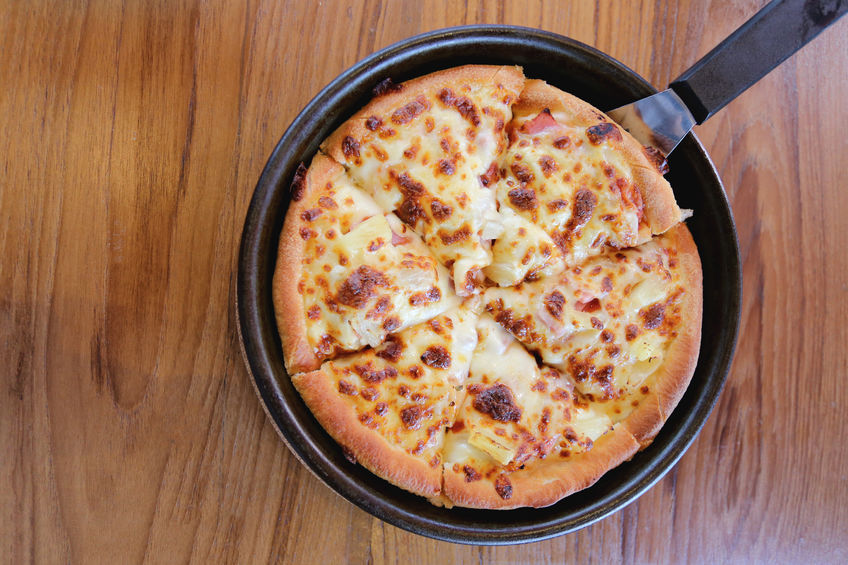Closely Lamb experimental Pizza la tigaie - rețetă simplă și rapidă de făcut acasă