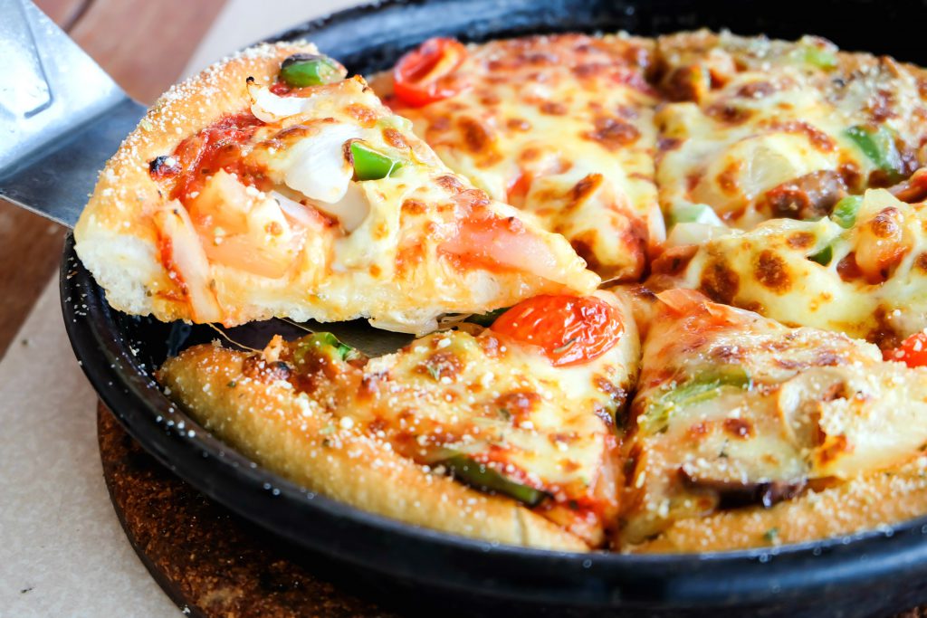 Pizza La Tigaie Rețetă Simplă și Rapidă De Făcut Acasă