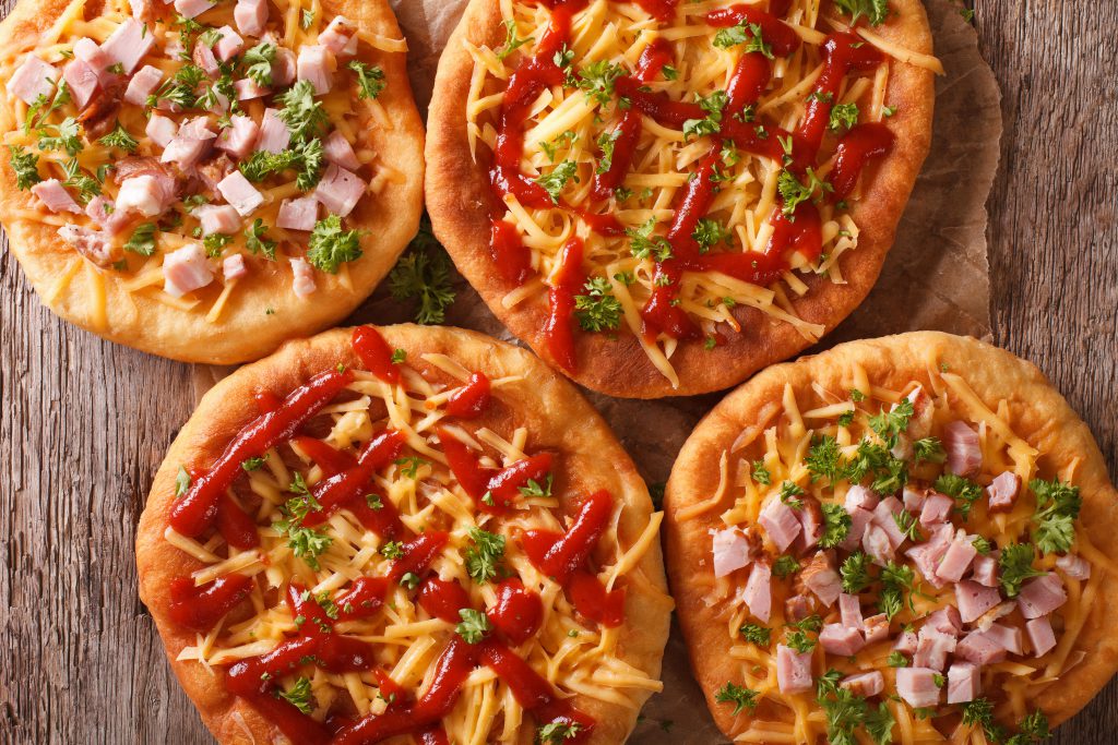 langosi cu diferite umpluturi