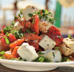 Salată-de-ardei-copți-cu-telemea-de-capră