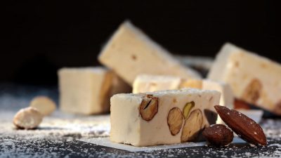 Turrón  – nuga spaniolă cu migdale